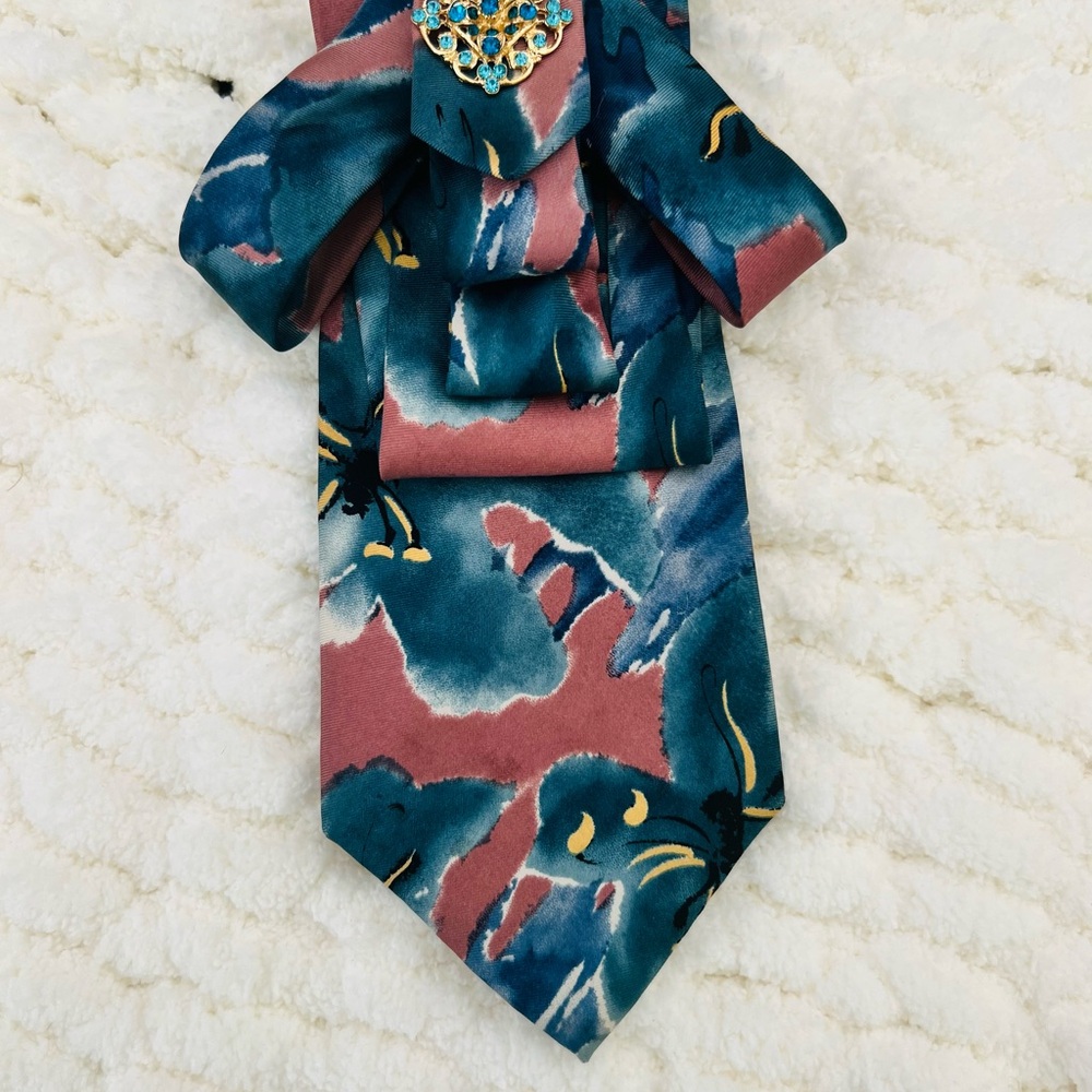 Women’s Teal and Mauve Abstract Pattern Necktie with Gold Accent